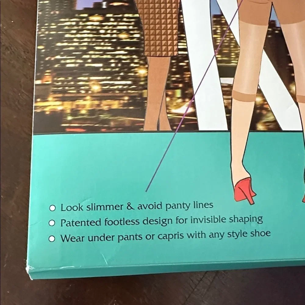 NEW ASSETS by Sara Blakely Fabulous Footless Shaping pantyhose